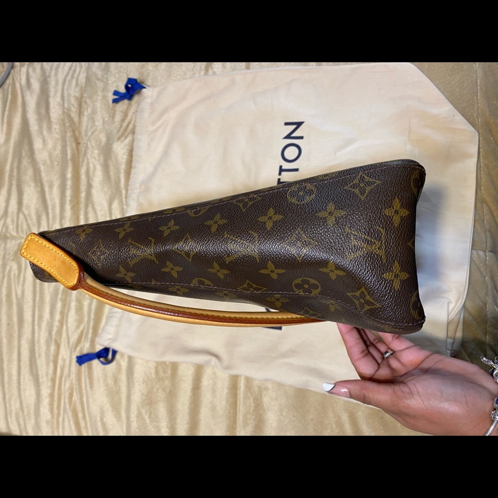 Louis Vuitton Looping GM - Picture 10 of 13